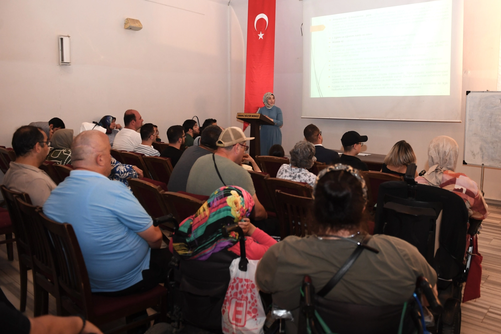 Engelliler bireyler haklarını Osmangazi’de öğrendİ