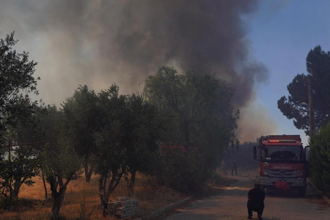 İzmir İtfaiyesi Çeşme Ildır için teyakkuza geçti