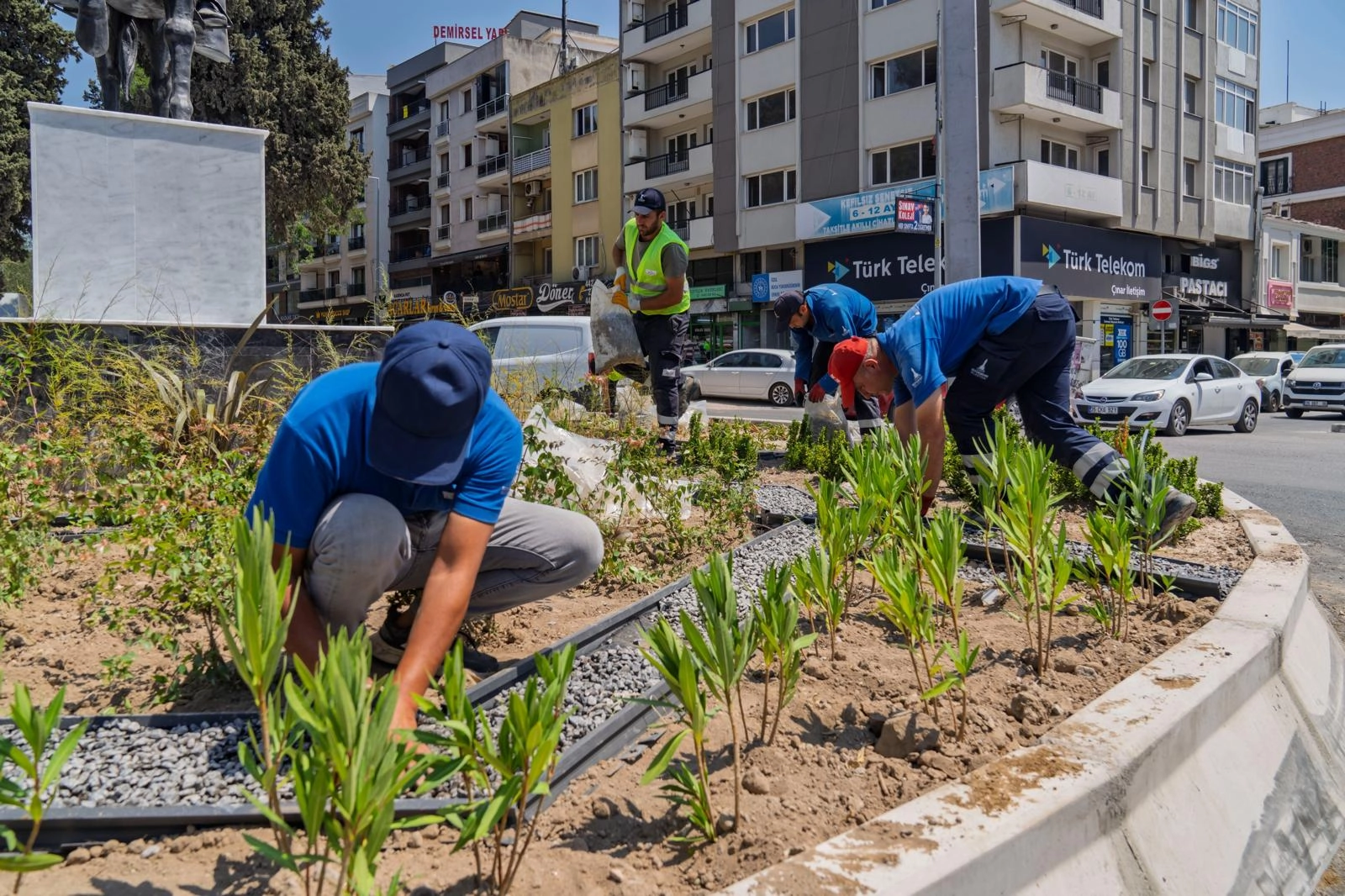 İzmir'in kavşaklarına estetik dokunuş